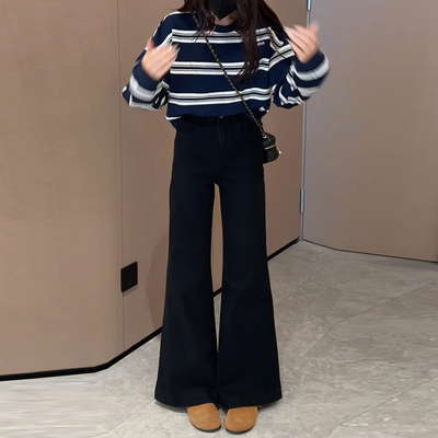 黑色加绒不贴腿微喇牛仔裤