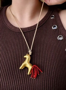 2025新款小众设计小马桑尼吊坠时尚情侣项链女配饰生肖马长毛衣链