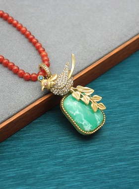 中古风红玛瑙串珠链宝石镶嵌灵鸟吊坠绿石设计胸针高级毛衣链两用