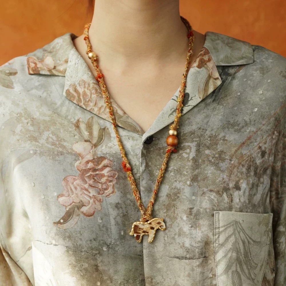 冬季新款小马装饰项链轻奢小众高级感气质长款高档毛衣链配饰品