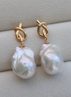 Alice Pearl 巴洛克珍珠耳钉