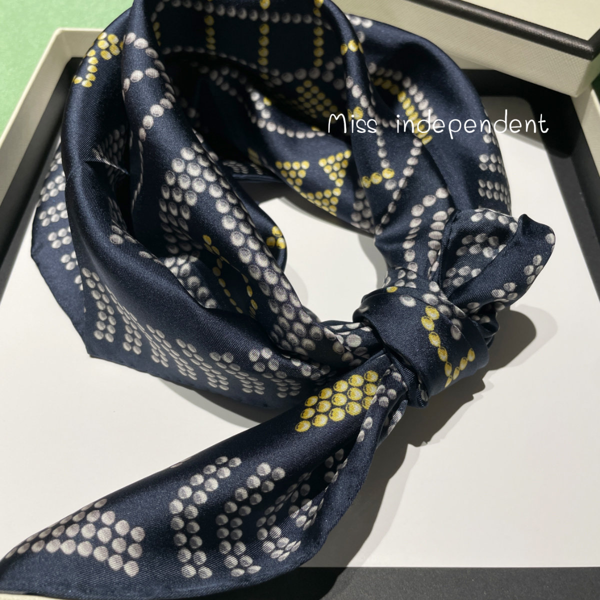 出口外单 蓝色小圆点真丝斜纹蚕丝巾中方巾围巾领巾 手卷边