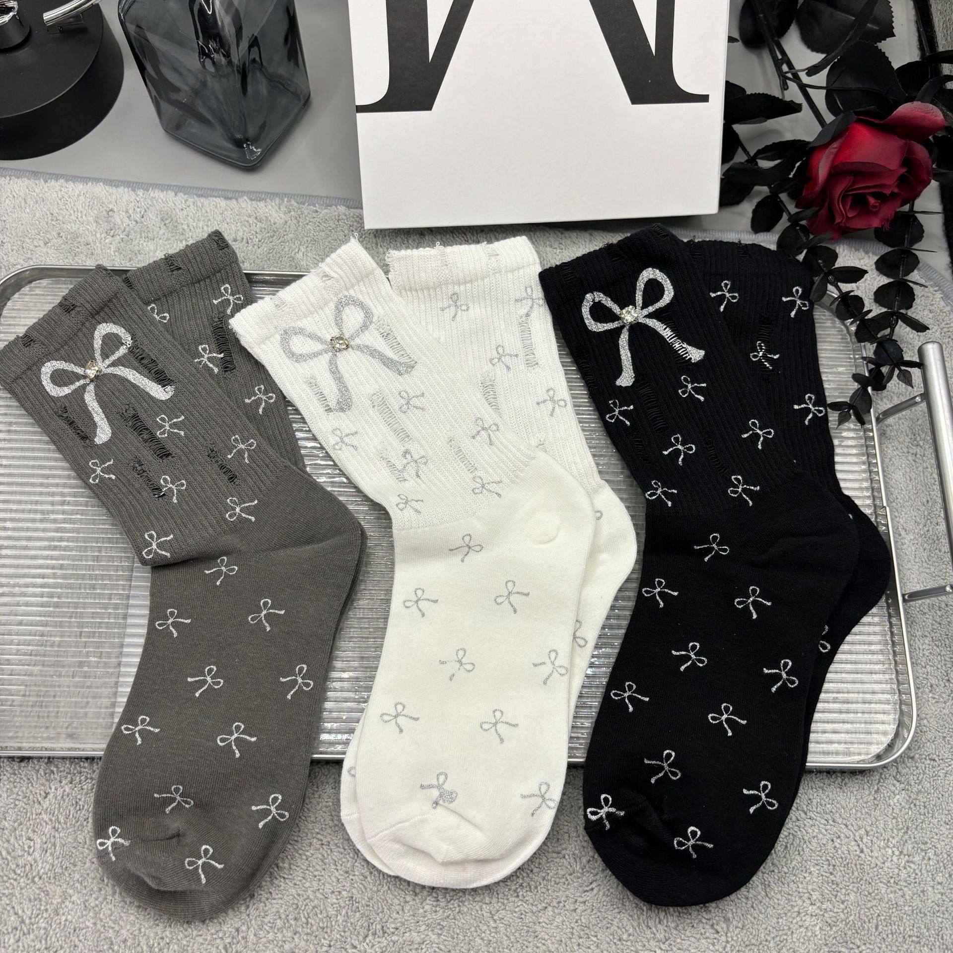 重工满印喷漆蝴蝶结饰品袜女2024夏季新款甜美碎钻破洞乞丐中筒袜,女士内衣/男士内衣/家居服,中筒袜,淘宝优惠券,粉丝福利购,淘宝优惠卷