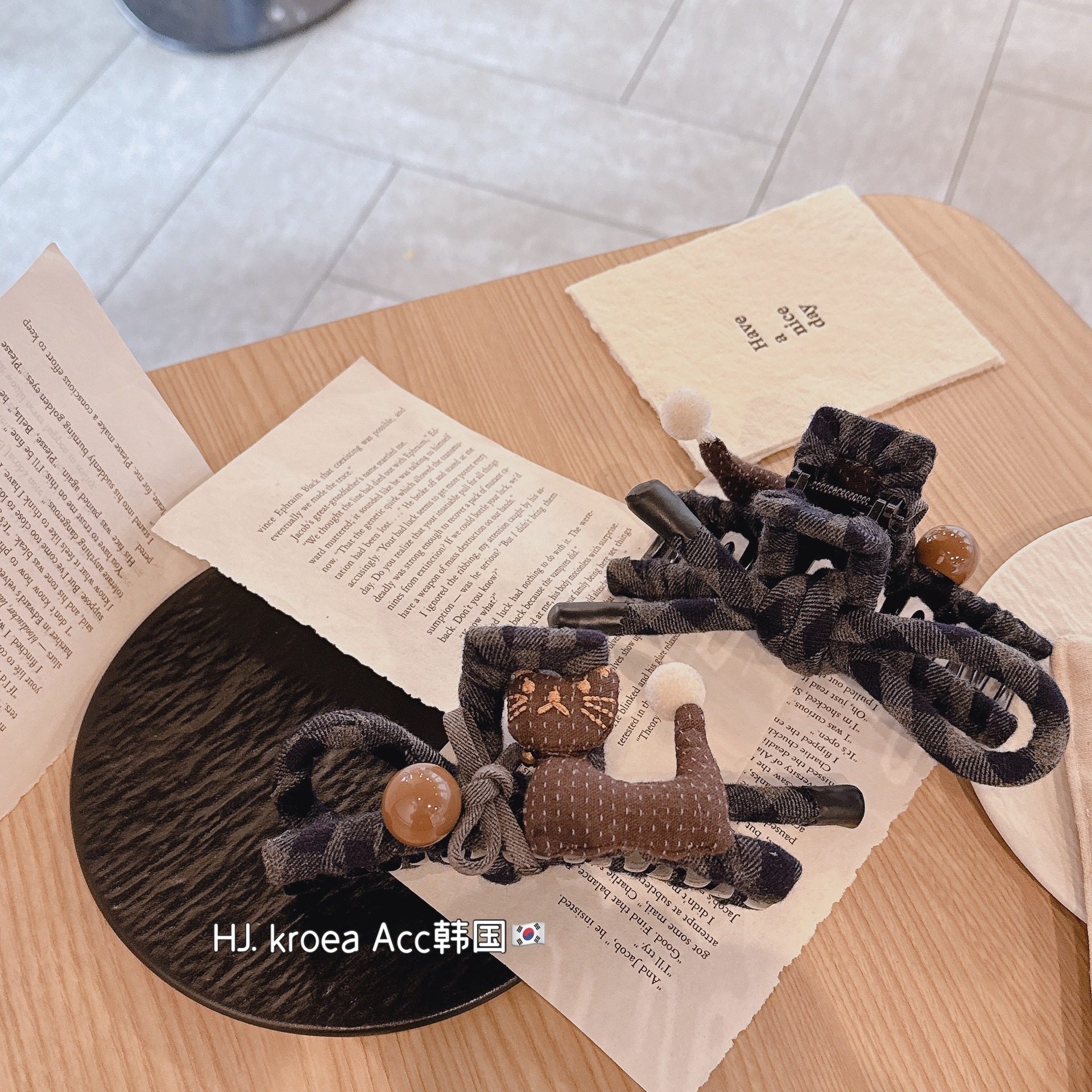 小猫爱心咖色格纹抓夹女2026新款复古感大号鲨鱼夹盘发抓13厘米,饰品/流行首饰/时尚饰品新,民族风发饰,淘宝优惠券,粉丝福利购,淘宝优惠卷