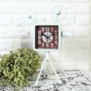 厂工业风美式创意家居座钟摆件咖啡厅桌面复古放映机时钟摆设装饰
