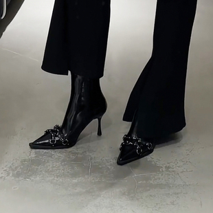 尖头高跟短靴女2025年秋冬高跟鞋气质瘦瘦靴拉链黑色细跟漆皮靴子