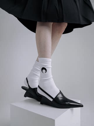 SS2L经典月牙刺绣小众极简设计纯色纯棉毛巾底中筒袜子男女ins潮