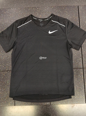 Nike/耐克 男子反光健身跑步训练速干透气运动短袖T恤AJ7566-010