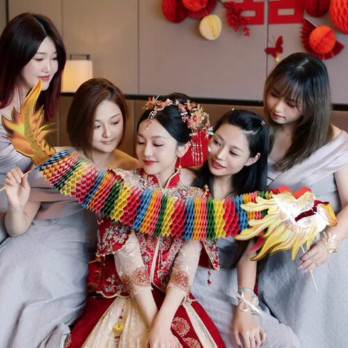 接亲剪纸舞龙婚礼新娘手持晨袍创意拍照游戏道具新年儿童摄影彩龙