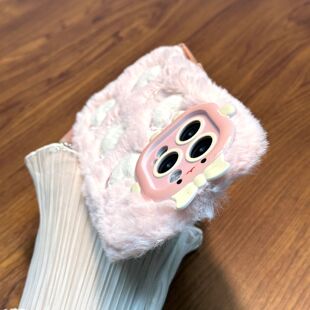冬季新款暖手毛绒爱心怪兽镜头适用苹果15promax手机壳新款iphone14plus高级感13Pro套12PM全包镜头11防摔女