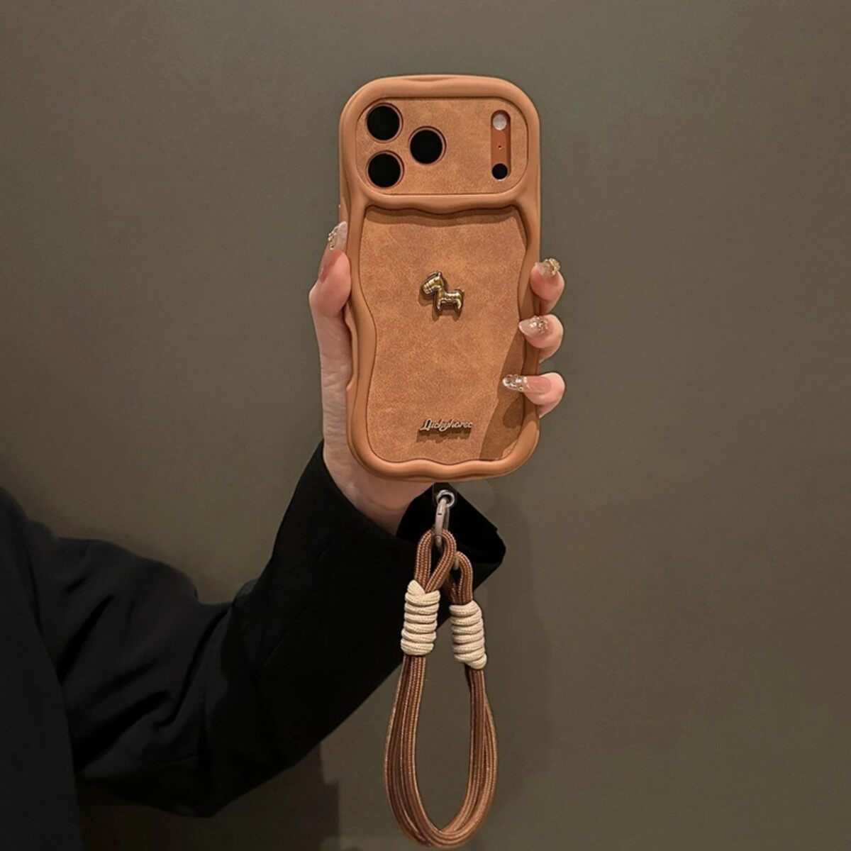 秋冬立体金马适用苹果17promax手机壳新款16pro男女iphone15plus带挂绳14pro马年13过年12/11本命年