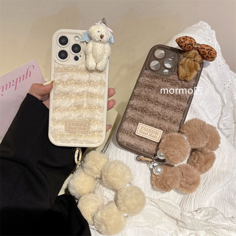 秋冬毛绒蝴蝶结翅膀小熊公仔适用iPhone17/16手机壳毛绒格子苹果15promax挂绳13女款14pro全包防摔12保护套软