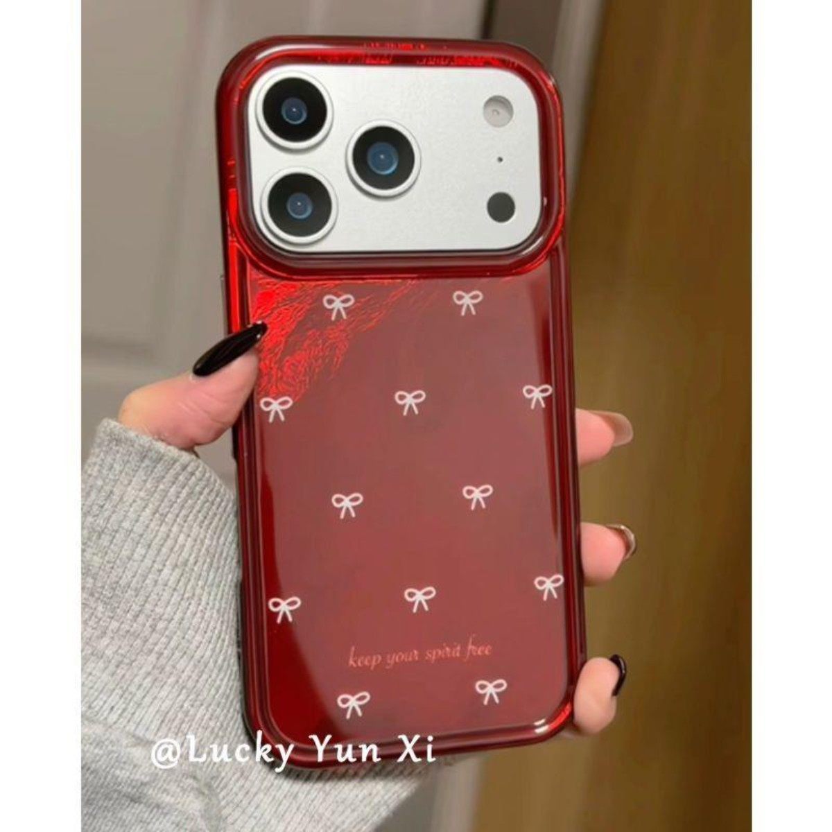 高级感酒红满屏蝴蝶结毛球挂件适用苹果17promax手机壳iphone16新款15pro女款14pm全包保护壳