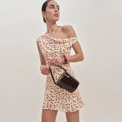 法式小众碎花斜领露肩连衣裙短裙