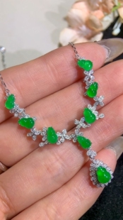 6.2裸石6.1 天然缅甸翡翠18k阳绿葫芦锁骨链 整51.5 16.7 2.3 4.6