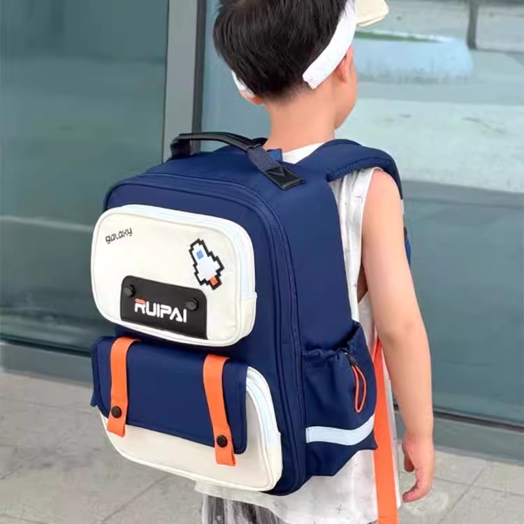 耐磨减负大容量防水护脊儿童书包