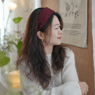 冬季新年千金感穿搭酒红色亮片小香风发箍女带齿防滑宽边新款头箍
