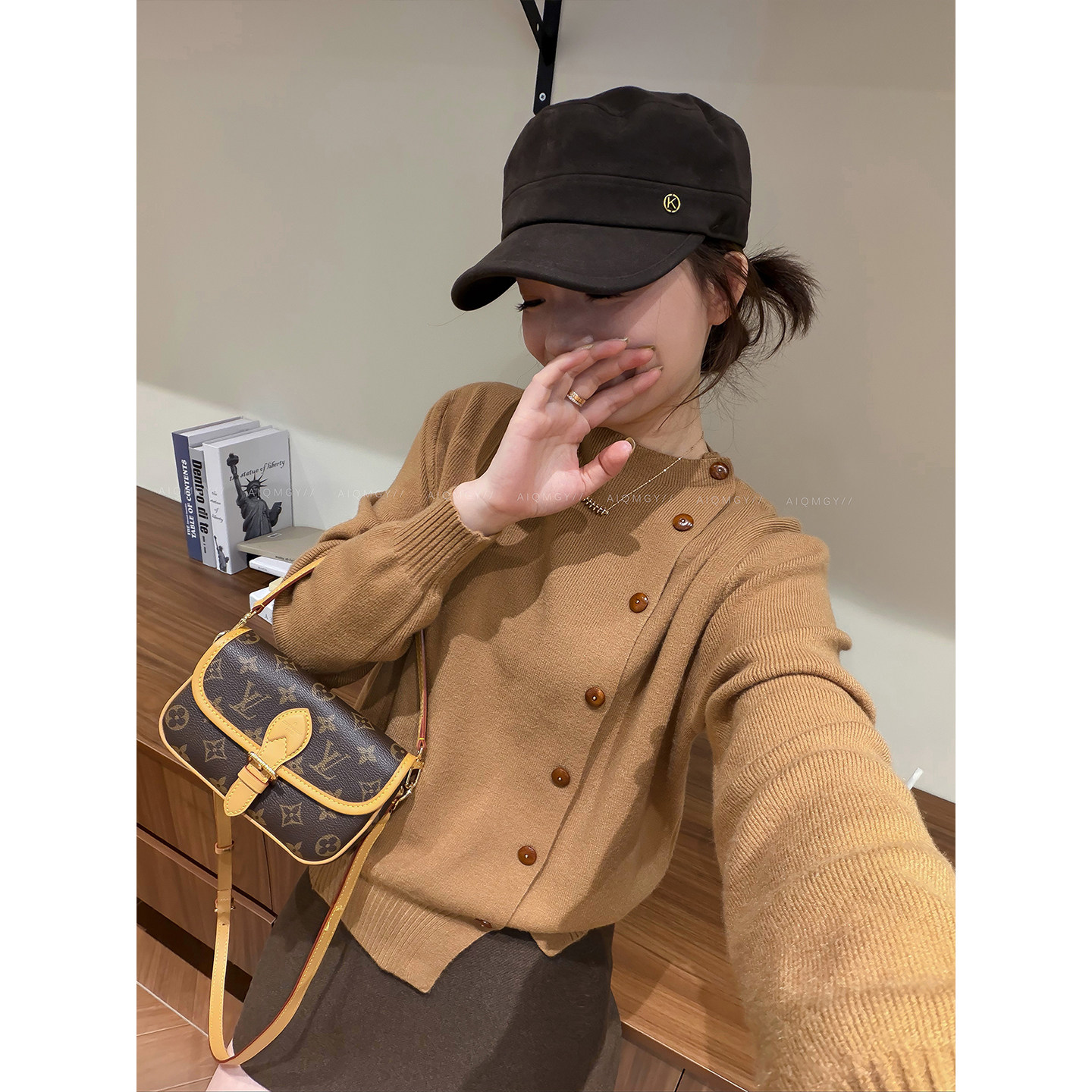 爱情魔鬼鱼 长袖圆领单排扣云感绒针织开衫女2026年秋冬毛衣上衣