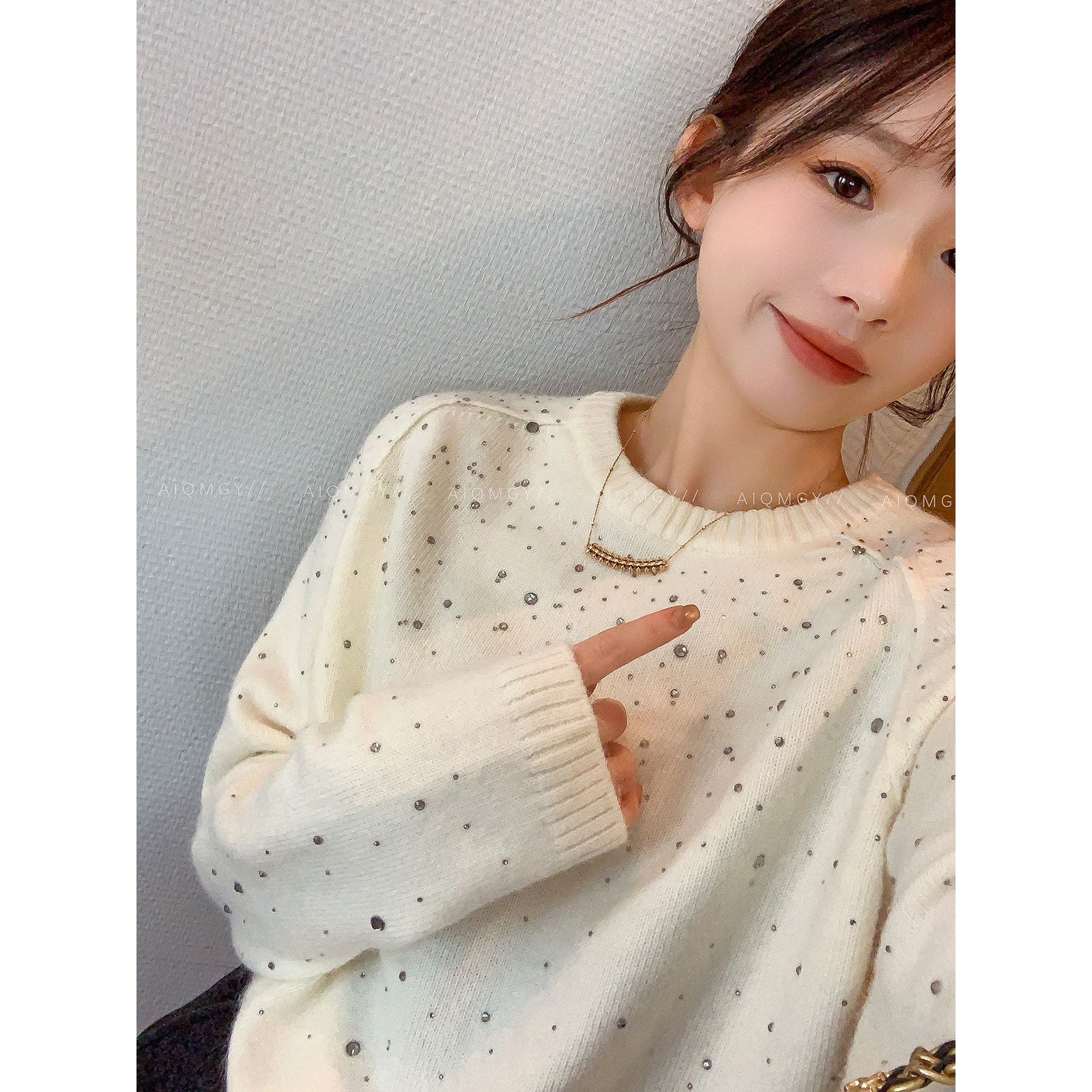 爱情魔鬼鱼 米白色长袖圆领烫钻针织衫女2025年冬季时尚宽松上衣