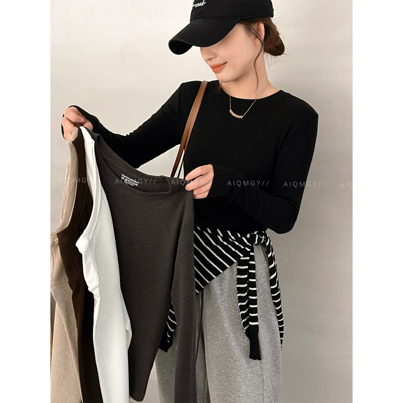 爱情魔鬼鱼 黑色圆领长袖纯色T恤女2025冬季新款修身显瘦打底上衣