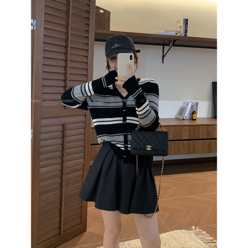 爱情魔鬼鱼长袖V领条纹针织开衫