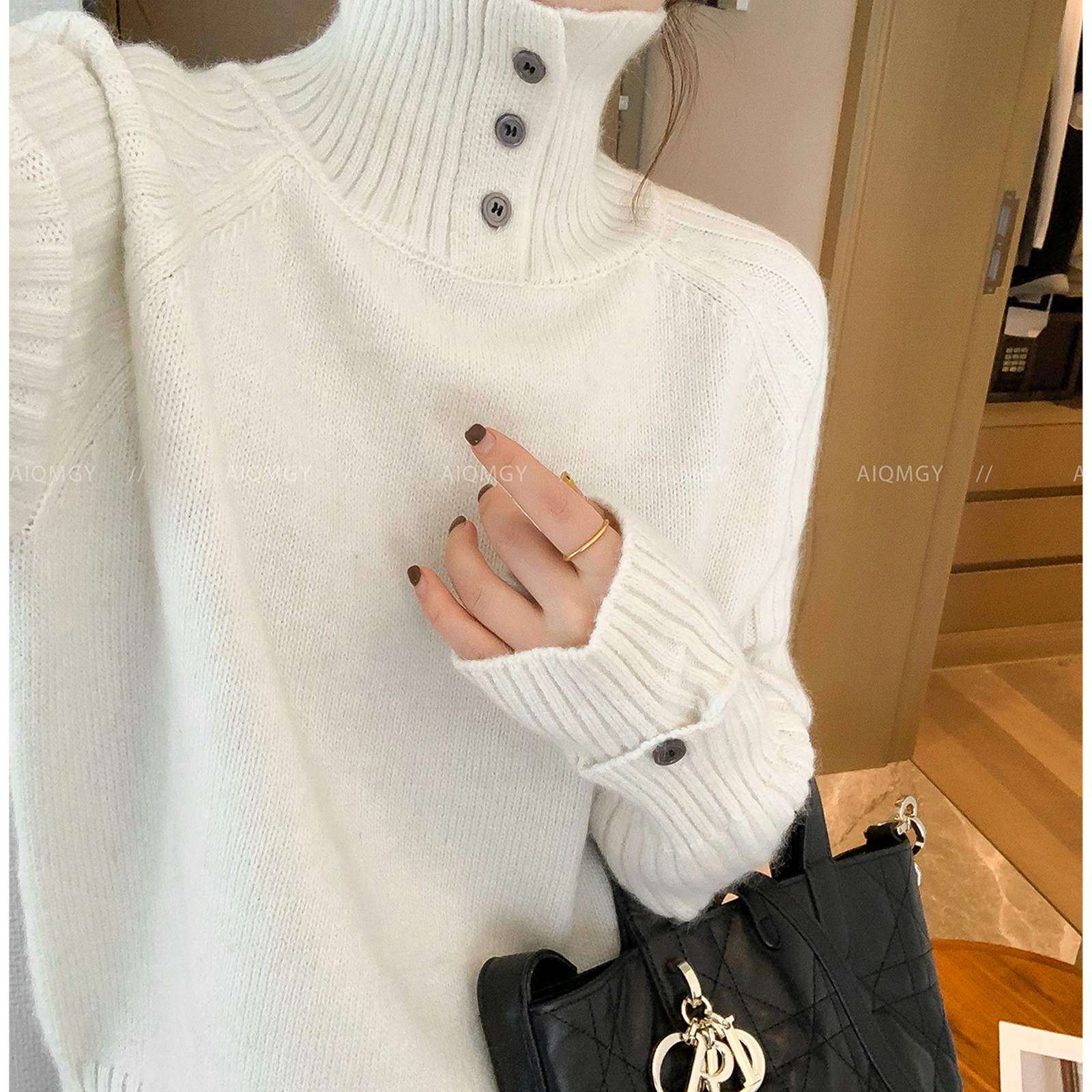 爱情魔鬼鱼高领浣熊绒针织衫女