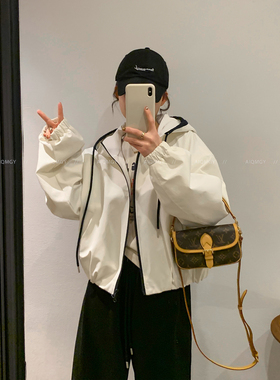 爱情魔鬼鱼 设计感撞色抽绳连帽冲锋衣女2026年春季新款短款外套
