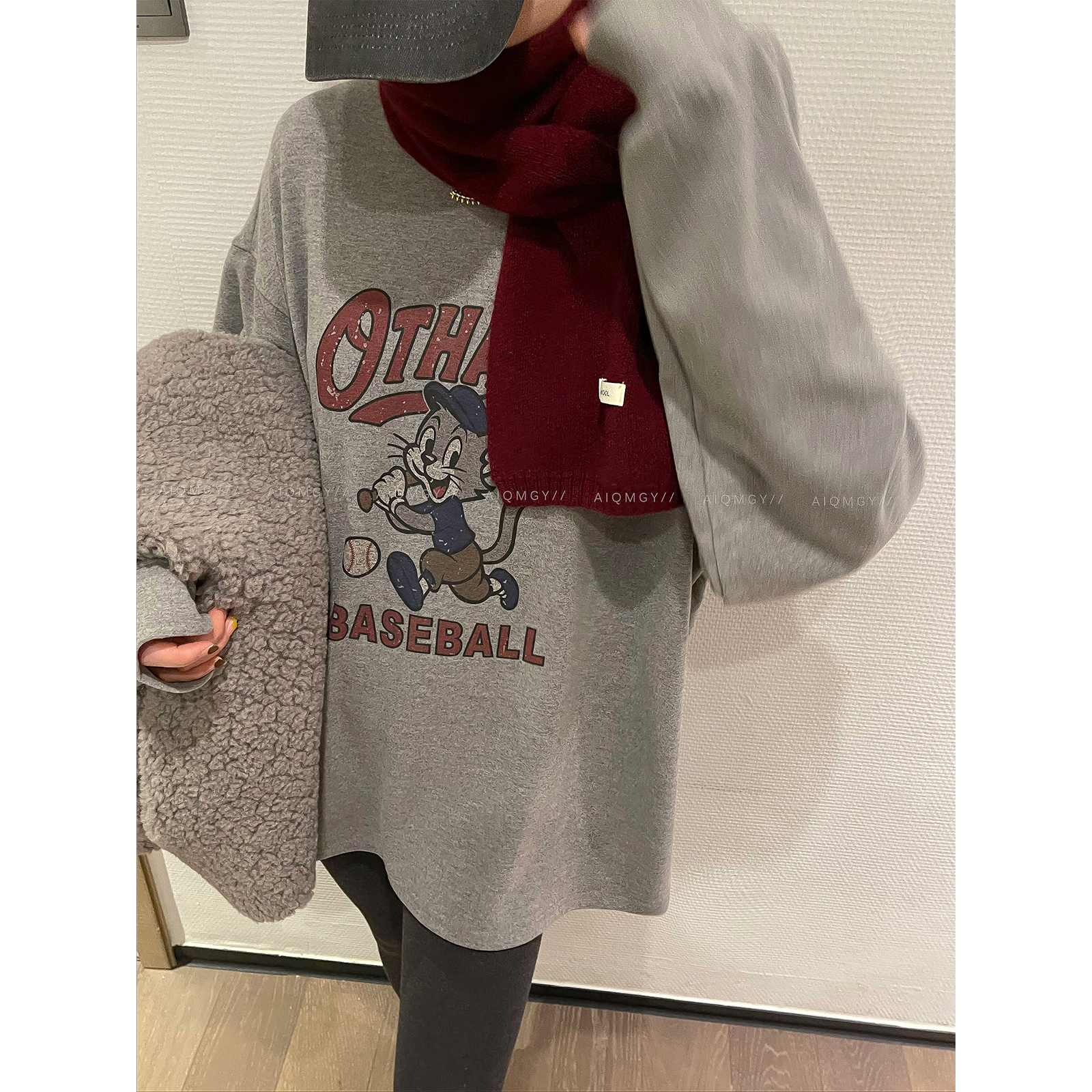 爱情魔鬼鱼 灰色圆领卡通字母印花T恤女2025年冬季新款打底衫上衣