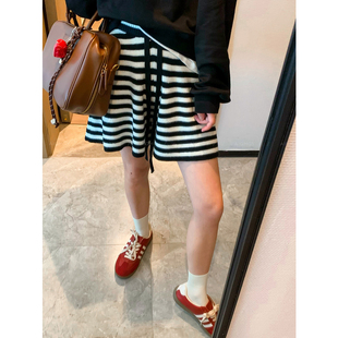 爱情魔鬼鱼 条纹松紧腰针织短裤女2025秋冬新款宽松休闲阔腿裤子