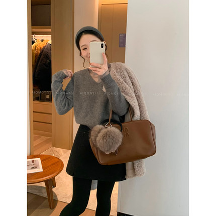 爱情魔鬼鱼 V领蕾丝拼接针织上衣2025冬装新款内搭百搭打底羊毛衫