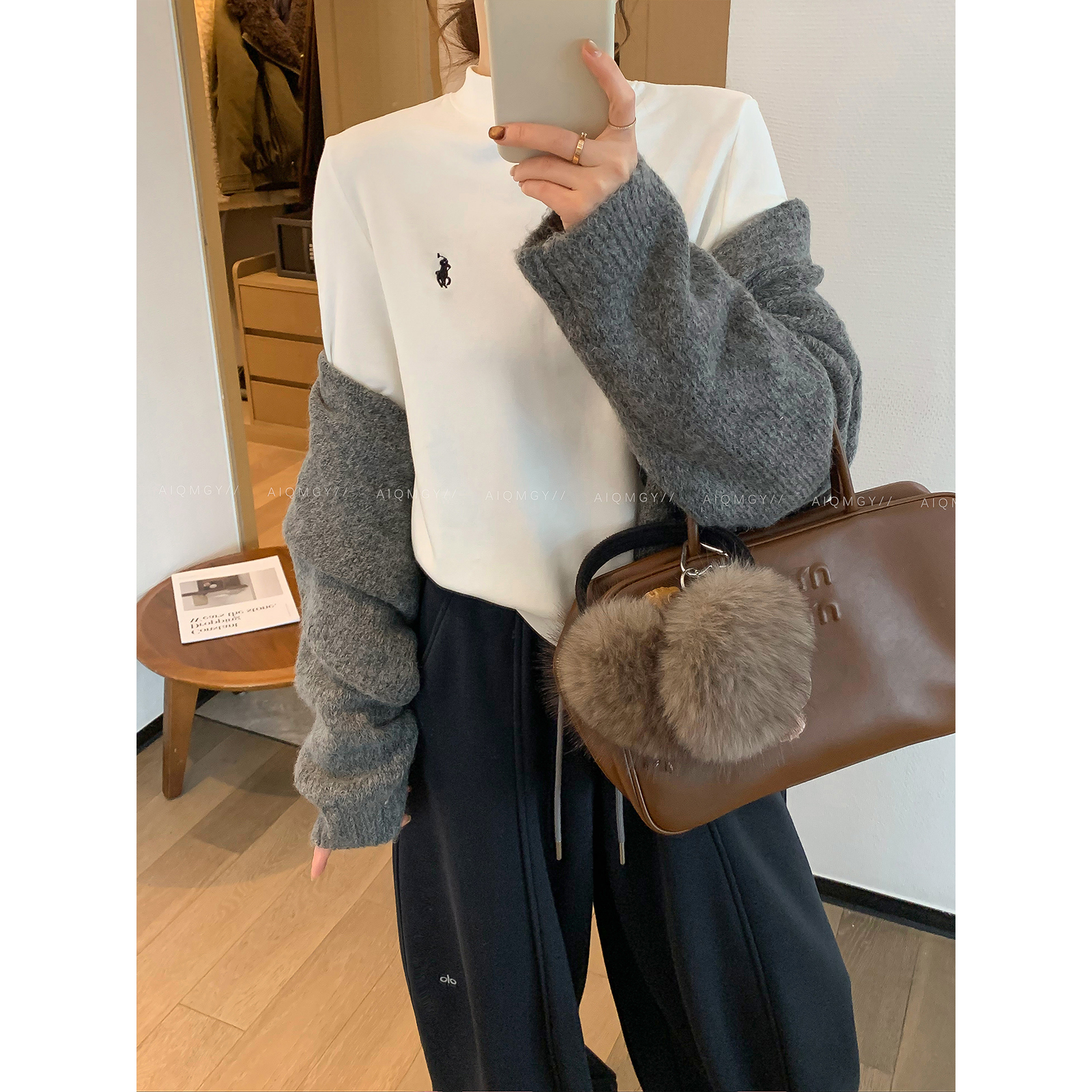 爱情魔鬼鱼 白色长袖圆领刺绣T恤女2025年冬季新款百搭打底衫上衣