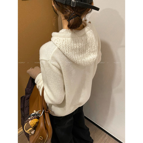 爱情魔鬼鱼浣熊绒连帽针织衫女