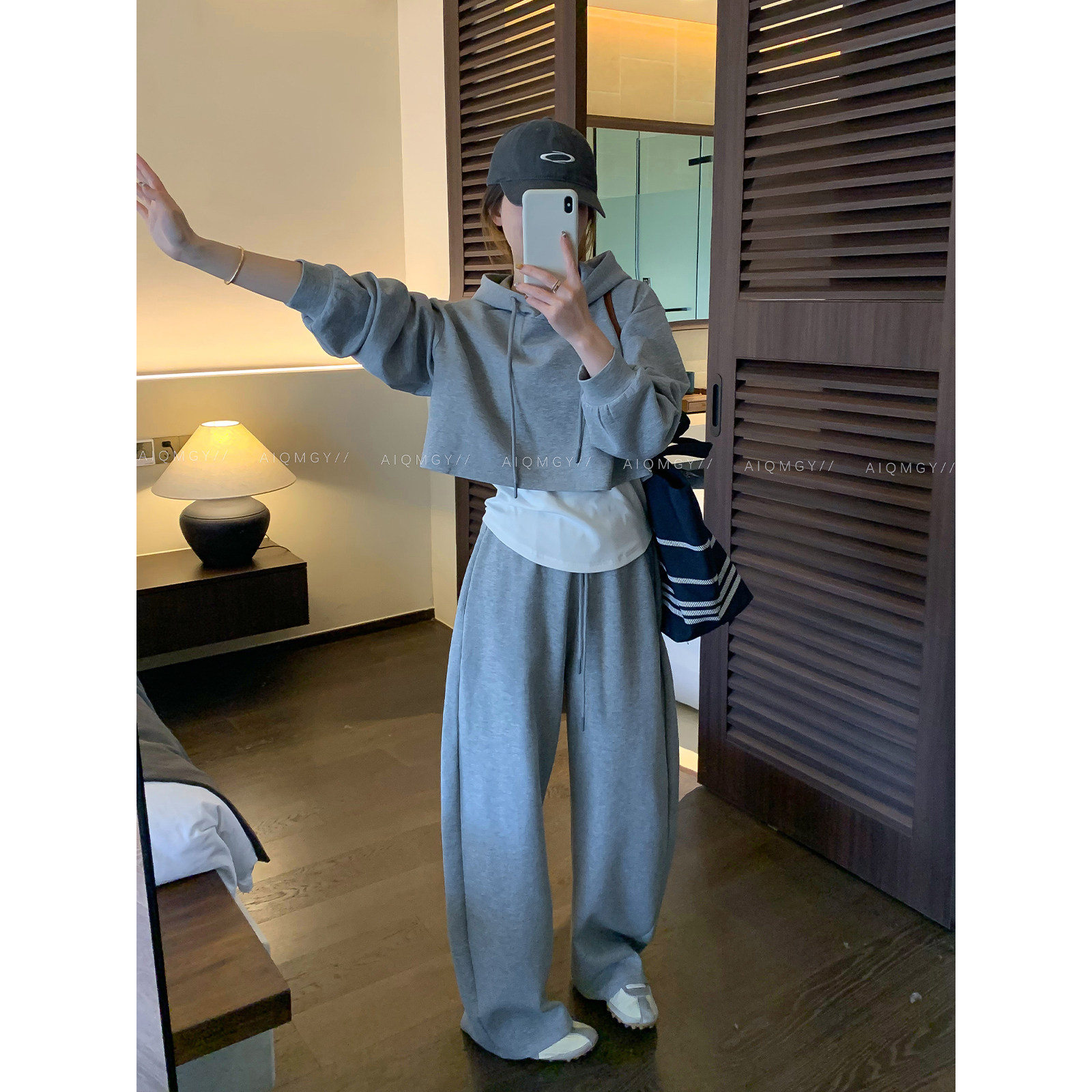 爱情魔鬼鱼 休闲三件套装女2026春季新款打底背心连帽卫衣阔腿裤