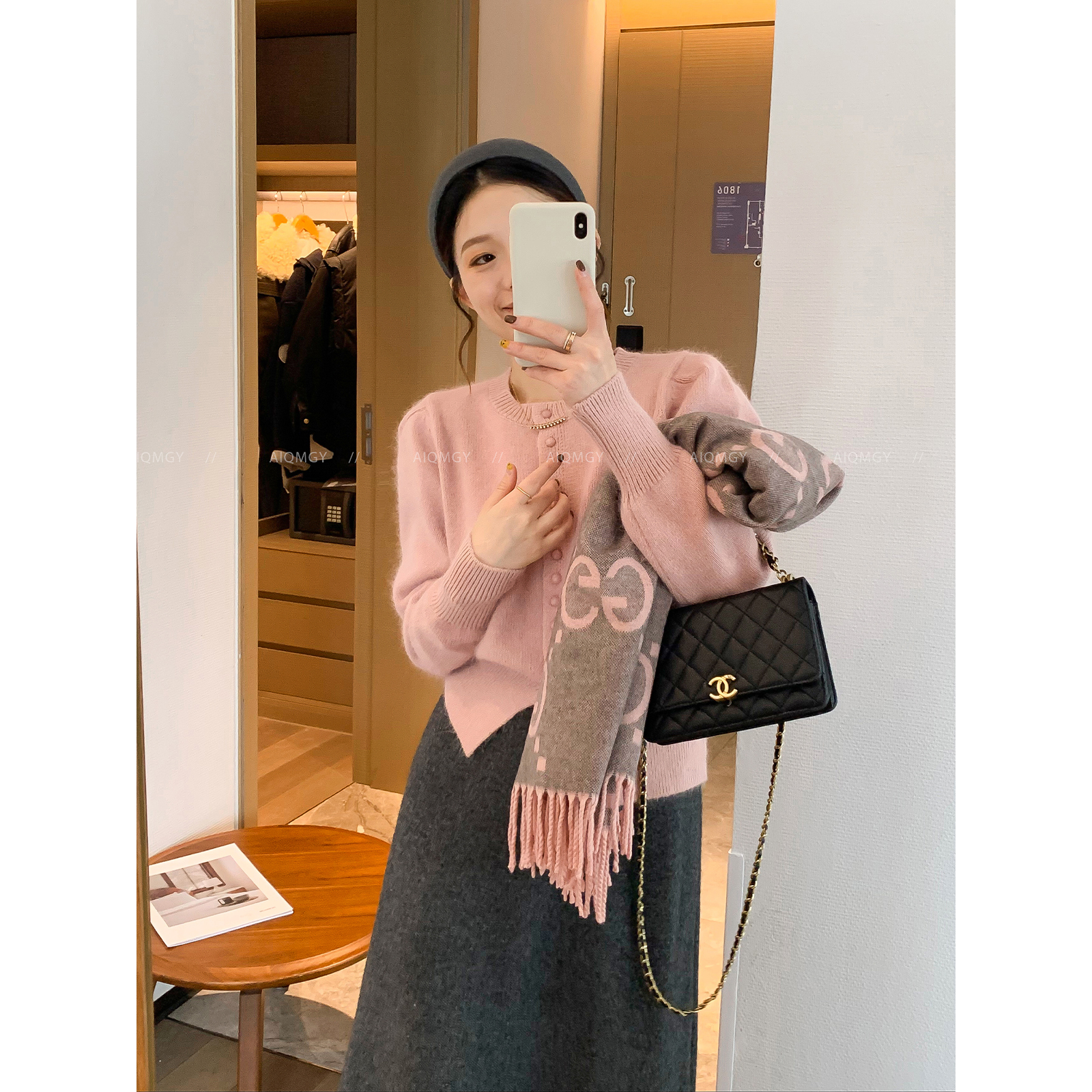 爱情魔鬼鱼 粉色圆领长袖浣熊绒针织开衫女2025秋冬新款羊毛上衣