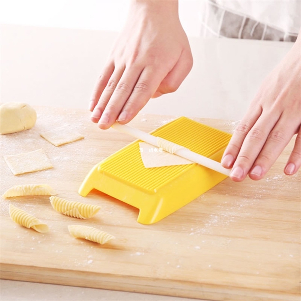 New Plastic Pasta Macaroni Board Maker Spaghetti Macaroni