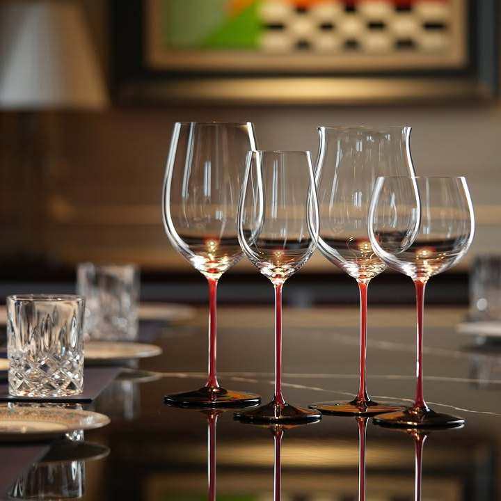 红领结波尔多勃艮第葡萄酒红酒杯