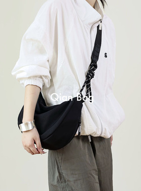 仟佰格饺子包女士斜挎包通勤百搭慵懒松弛感单肩包户外尼龙挎包潮
