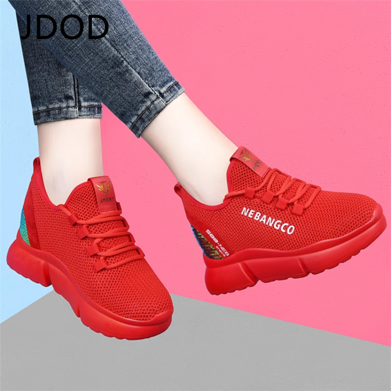 红色休闲运动中老年舒适