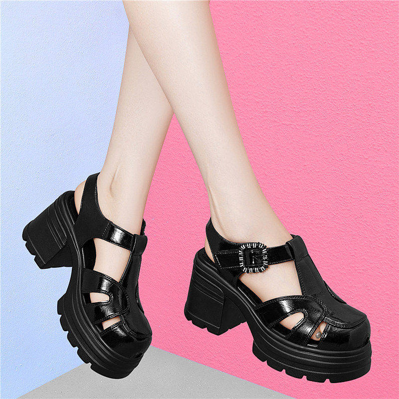 凉鞋女夏外穿精致不累脚2026新款厚底增高松糕罗马猪笼鞋镂空女鞋