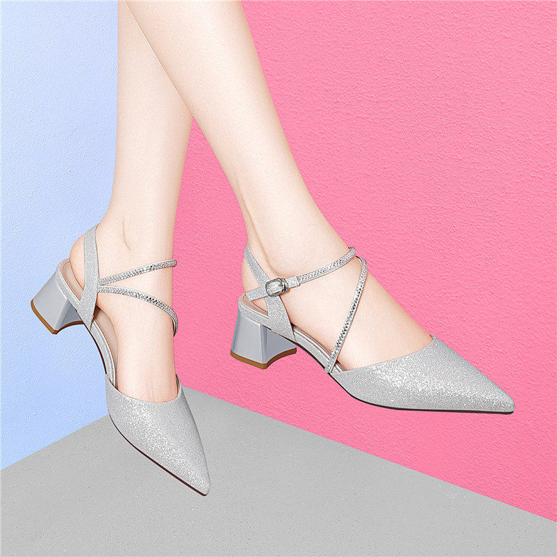 凉鞋女款包头2026年夏季新款粗跟尖头水钻配裙子外穿百搭轻便单鞋