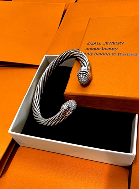 新款时尚百搭手镯女简约风格饰品礼物送女友