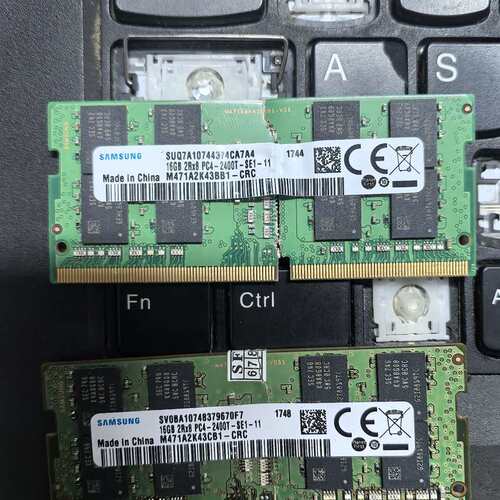 议价16GB PC4 2400T 内存条 人为从中间掰