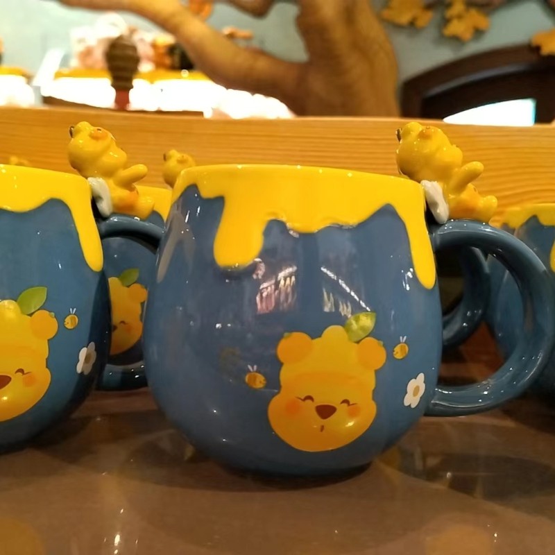 香港迪士尼小熊维尼噗噗杯子蜂蜜罐3D立体马克杯 陶瓷杯个性水杯