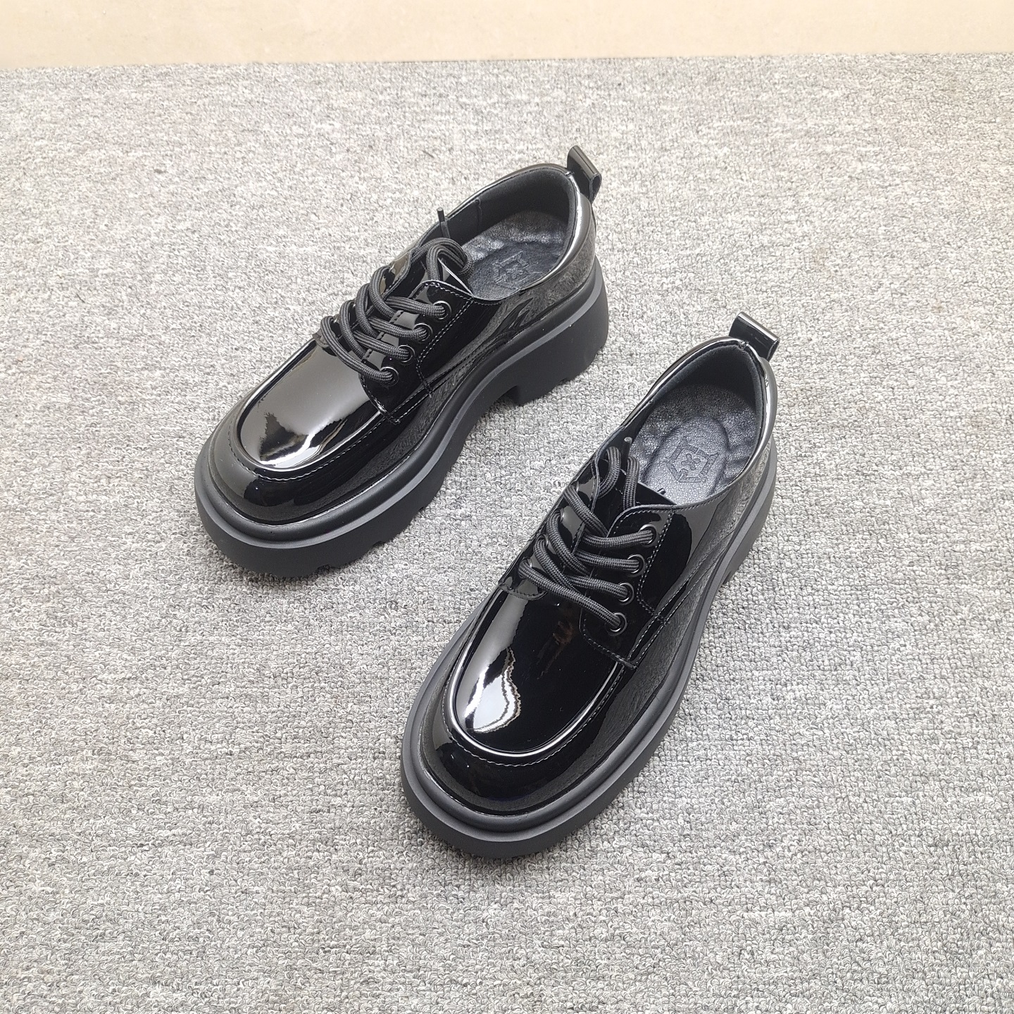 轻便舒适厚底系带小皮鞋