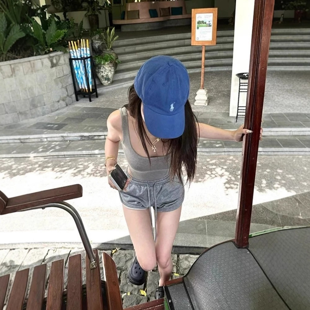 2025超火夏季一整套韩系chic设计感露背吊带背心高腰显瘦包臀短裤