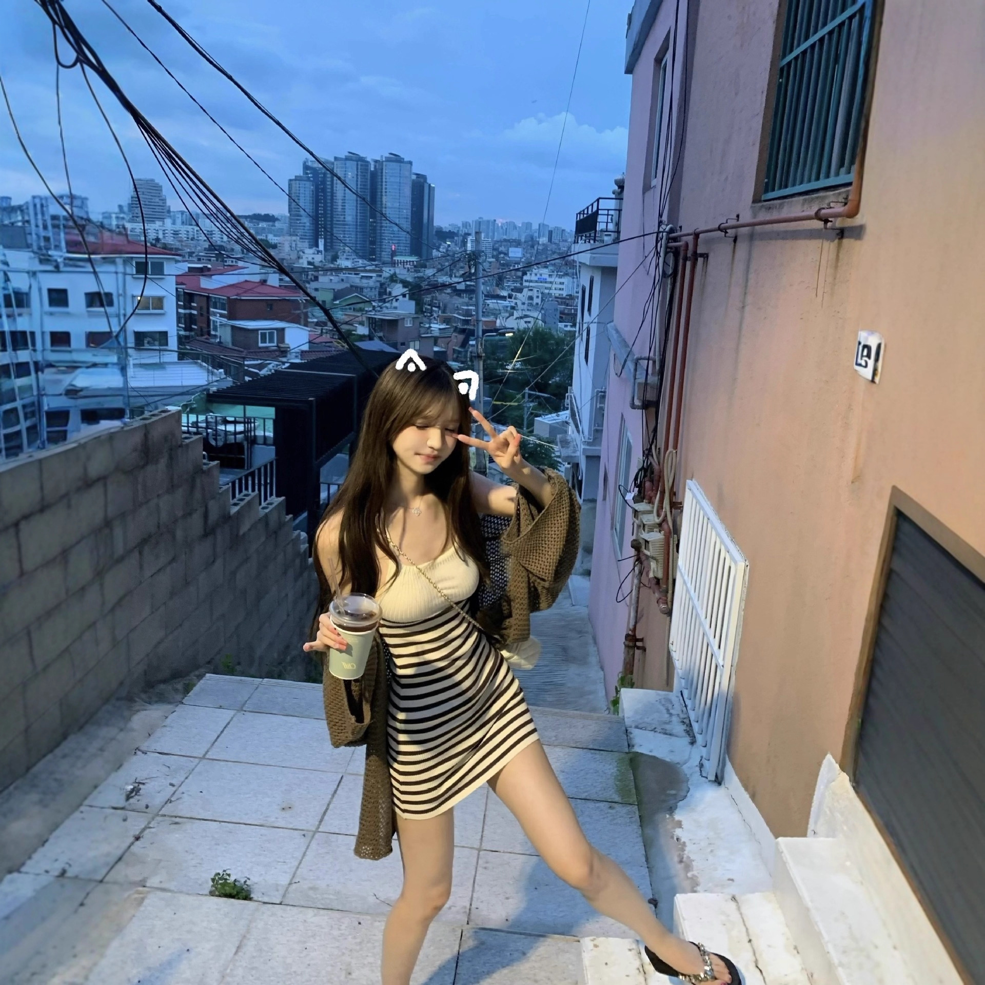 你家辣辣halo lala慵懒小猫挂脖撞色条纹针织连衣裙开衫套装