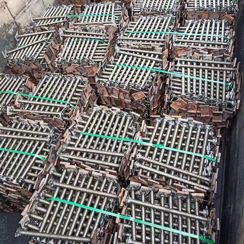 建筑工地用顶托油托上p托下托平板底盘丝杆实心空心顶丝调节鹰架