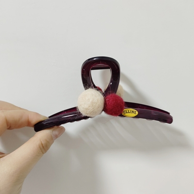 （满15包邮发货）葡萄紫毛毡撞色球球五指抓夹