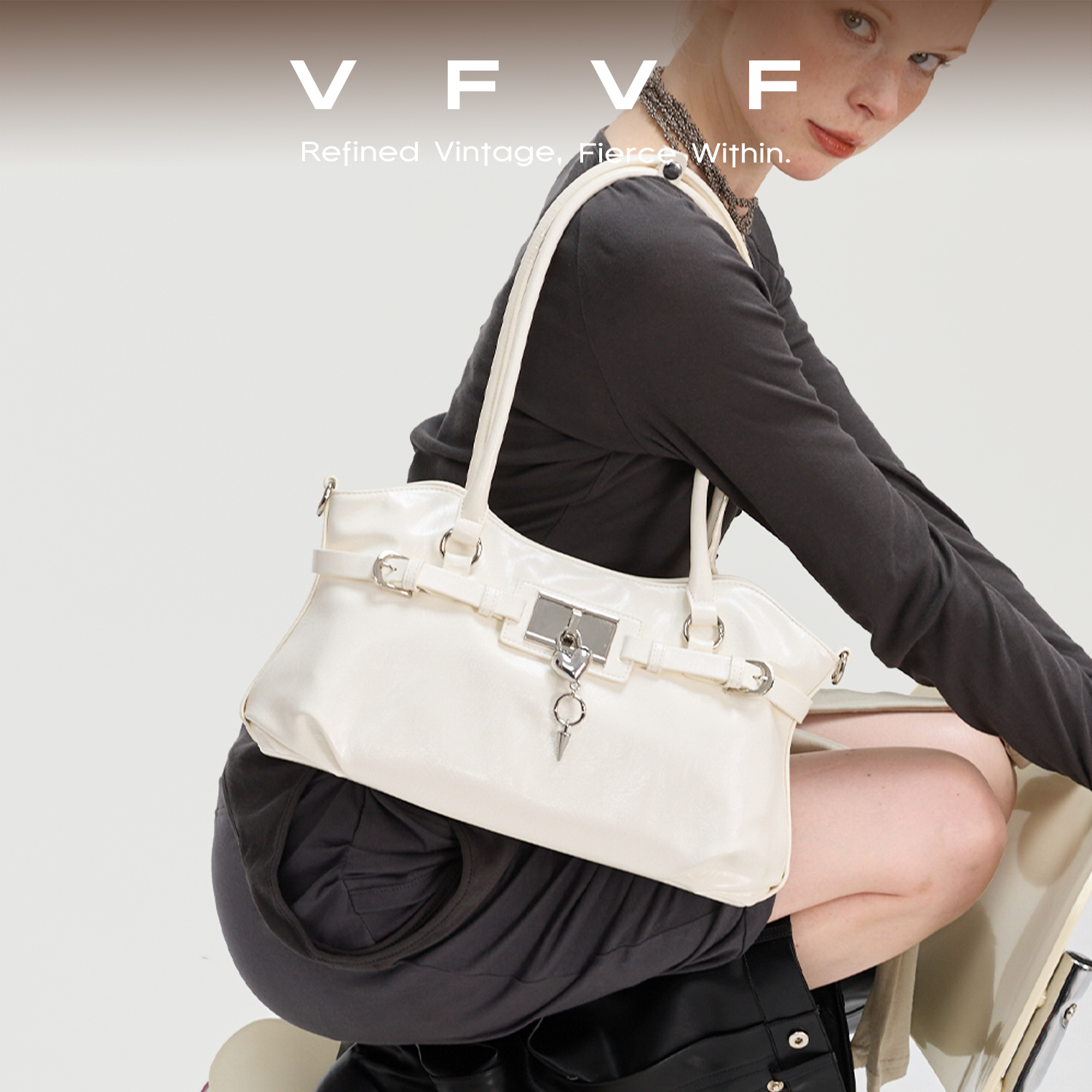 VFVF白色法棍包通勤单肩斜挎包