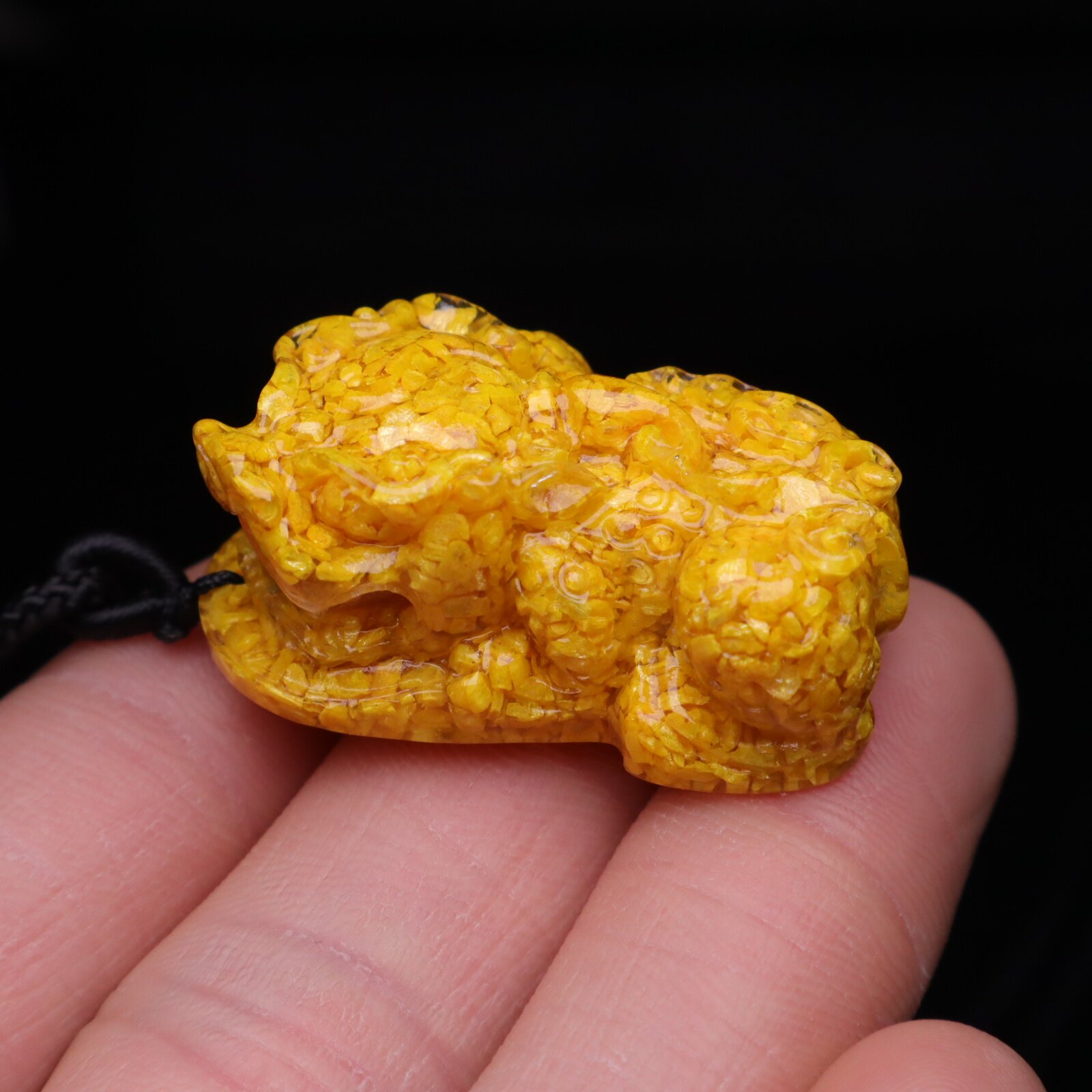 天然原矿雄黄招财貔貅朱砂晶体砂透光diy手工编绳牌子手链吊坠